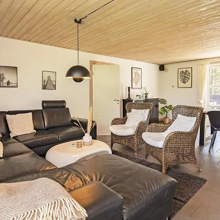 10 Person Holiday In Bl Vand Blåvand